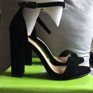 Black heels 6 M